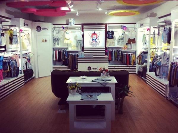 唛兜儿童装店铺展示
