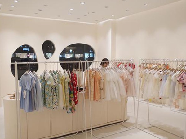 汐花糖童装店铺展示