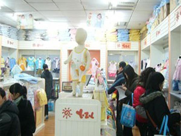 婴之乐童装店铺展示