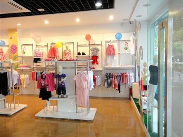 保利童装店铺展示