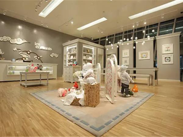 丽婴房童装店铺展示