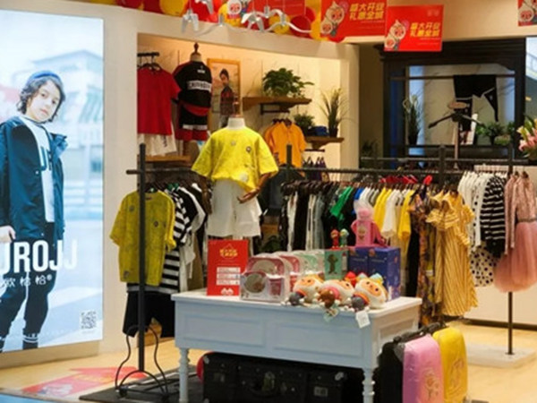 欧恰恰童装店铺展示