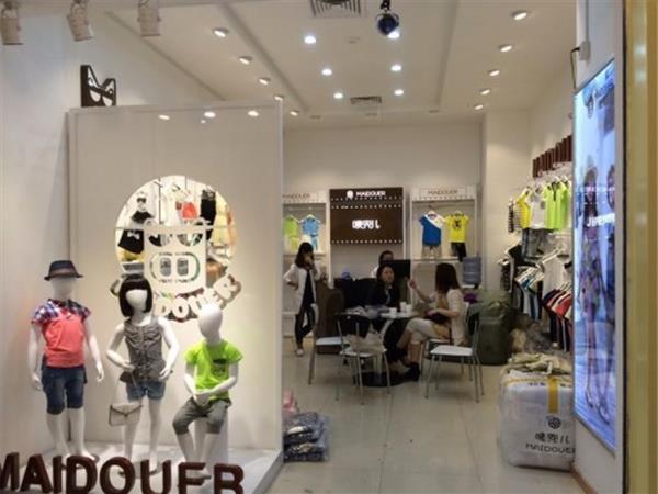 唛兜儿童装店铺展示