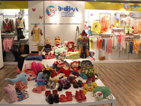 小喇叭童装店铺展示