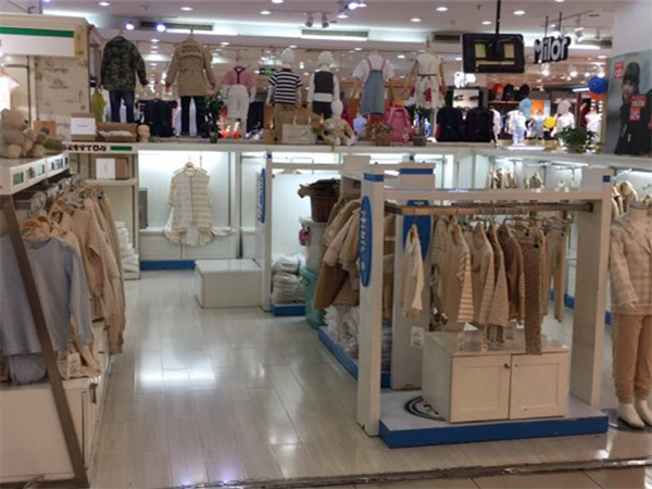 绿典彩棉童装店铺展示