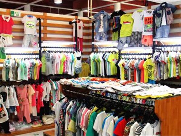 南瓜娃娃童装店铺展示