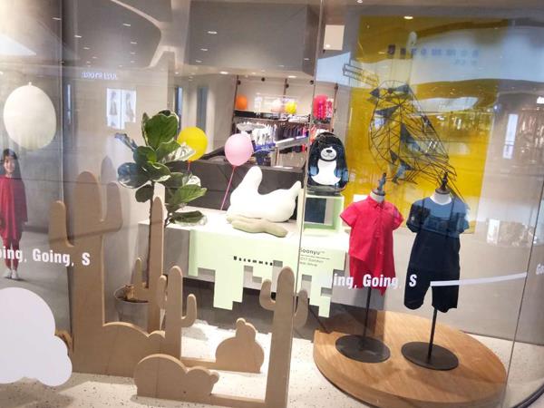 桑语童装店铺展示