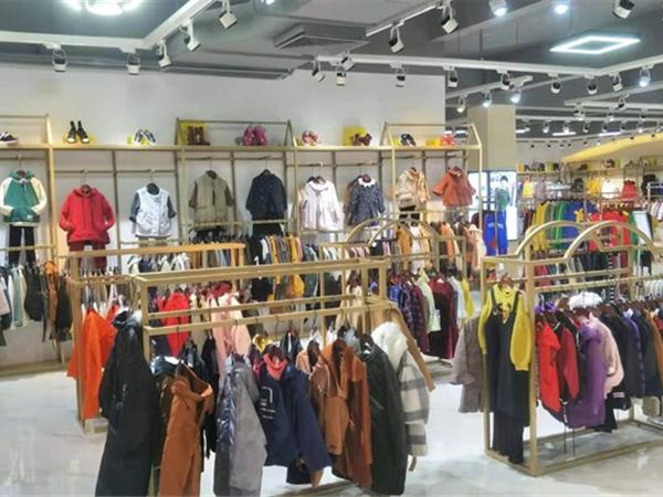 小明星童装店铺展示