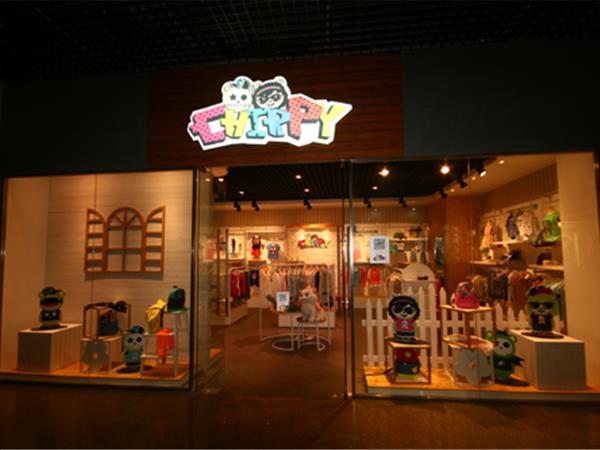 俏比儿童站童装店铺展示