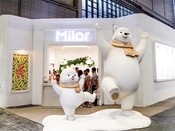 米乐熊童装店铺展示