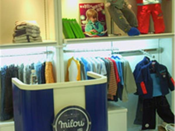 小可米露童装店铺展示