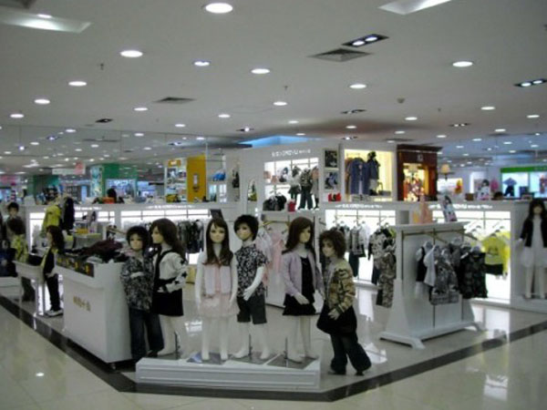 时尚小鱼童装店铺展示