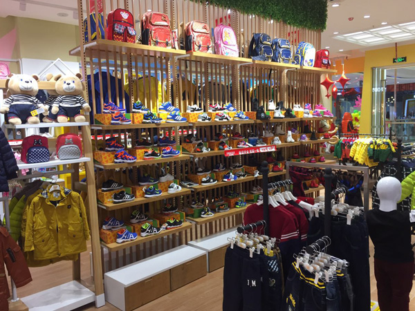 杰米熊童装店铺展示