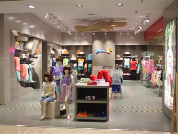 捷米梵童装店铺展示
