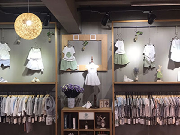 森虎儿童装店铺展示