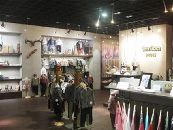汤姆故事童装店铺展示