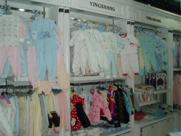 婴尚童装店铺展示