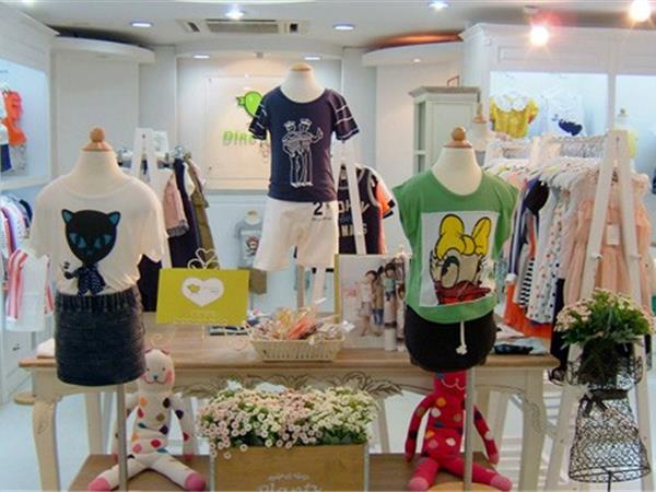 大依诺贝贝童装店铺展示