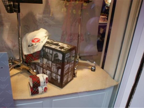 维罗瓦伊洛童装店铺展示