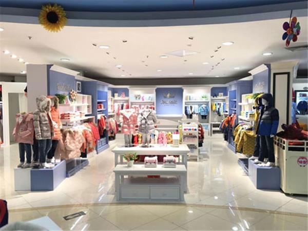水孩儿童装店铺展示