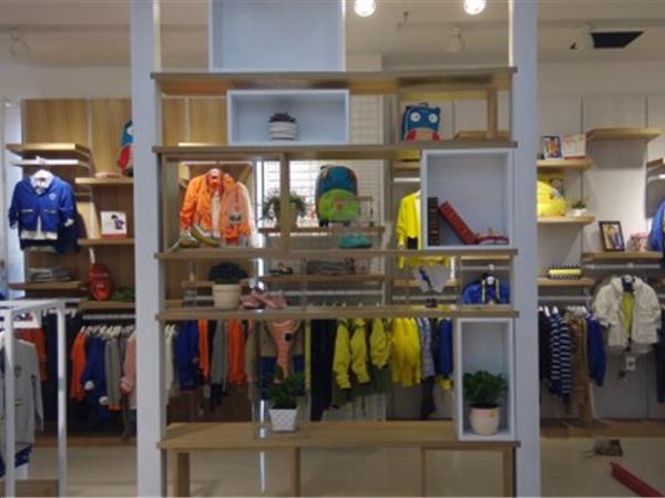 海贝童装店铺展示