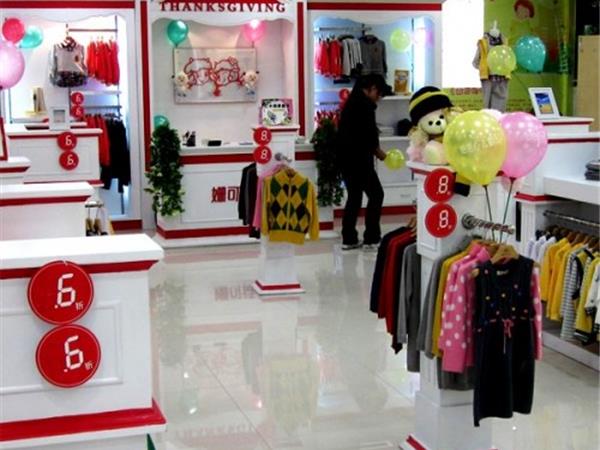 姗可诗格文童装店铺展示