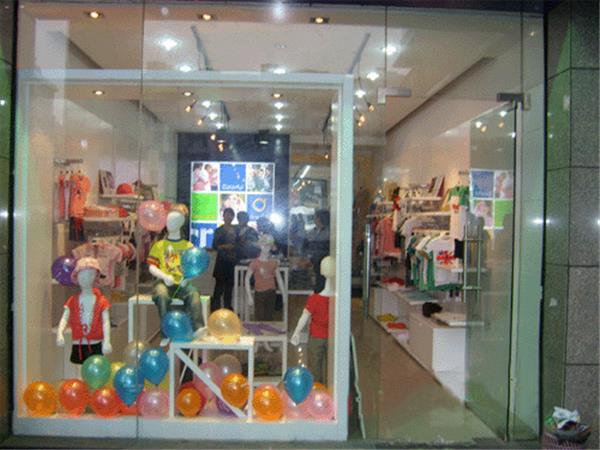 迪迪鹿童装店铺展示