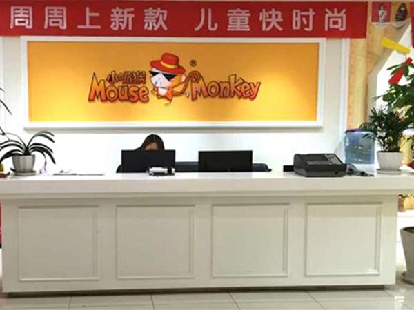 小嘴猴童装店铺展示
