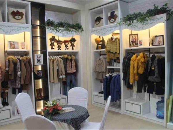 上流贵族童装店铺展示