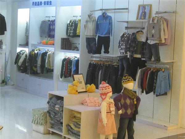 安徒生童装店铺展示