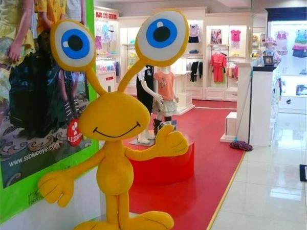 蓝眼精灵童装店铺展示