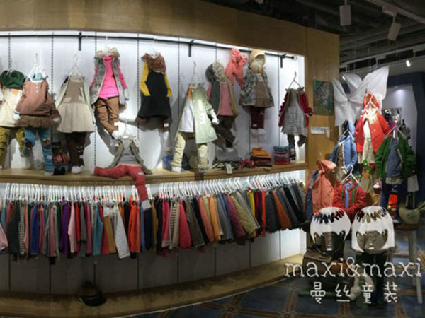 曼丝童装店铺展示