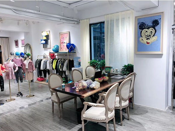 玛卡西童装店铺展示