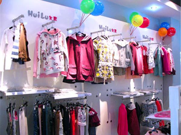 灰鹿童装店铺展示
