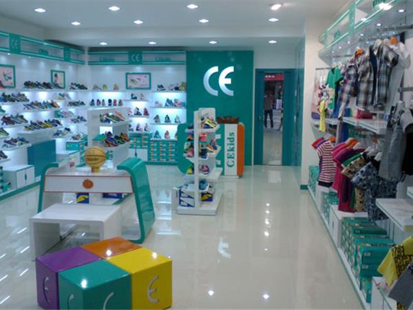 CE童装店铺展示