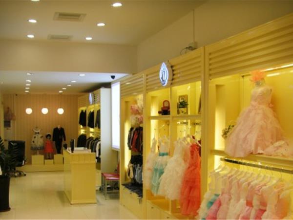 妞宝童装店铺展示