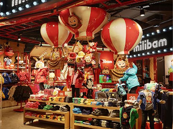 米粒班童装店铺展示