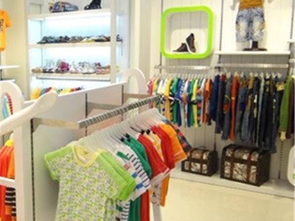 小淘气童装店铺展示