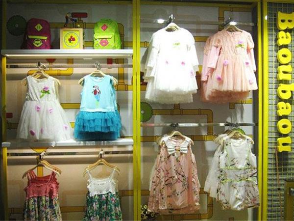 巴欧巴欧童装店铺展示