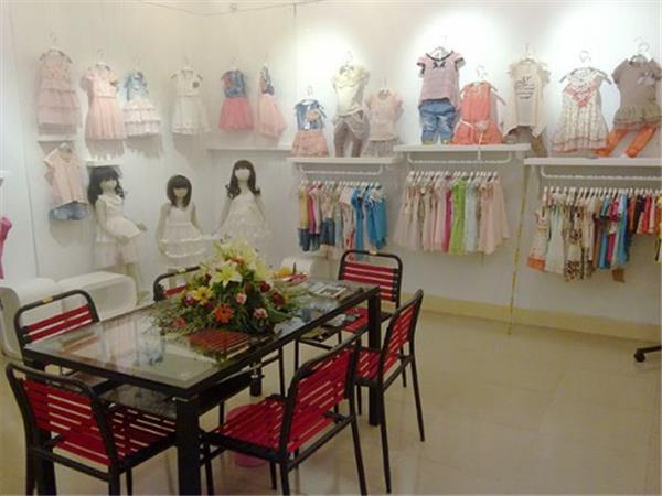 摩洛卡卡童装店铺展示