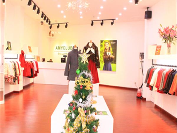 爱美汇童装店铺展示