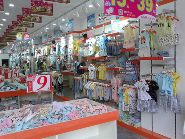 逗龙王子童装店铺展示