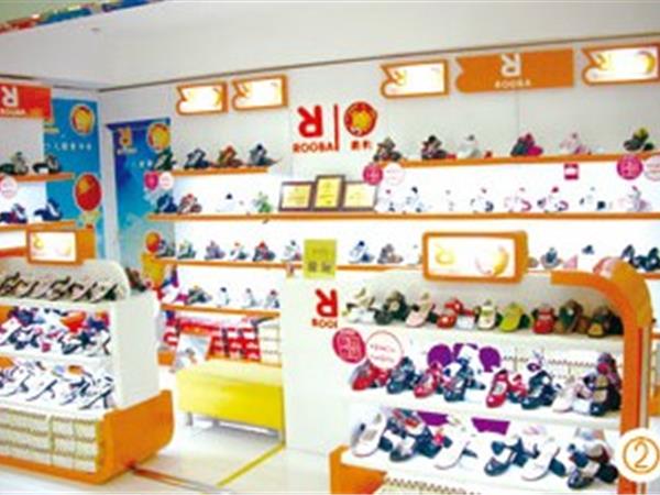 路豹童装店铺展示
