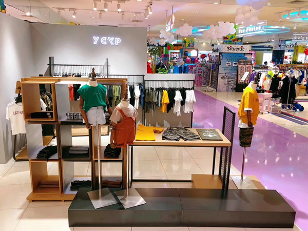 衣城优品童装店铺展示