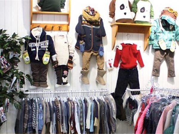 凡希宝宝童装店铺展示