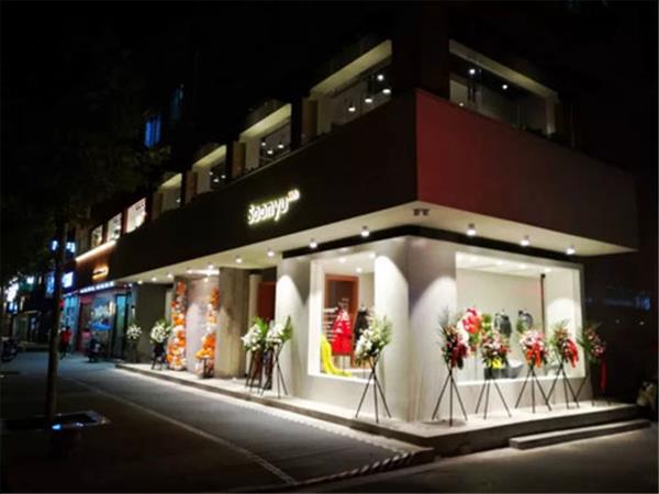 桑语童装店铺展示