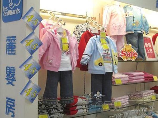 丽婴房童装店铺展示