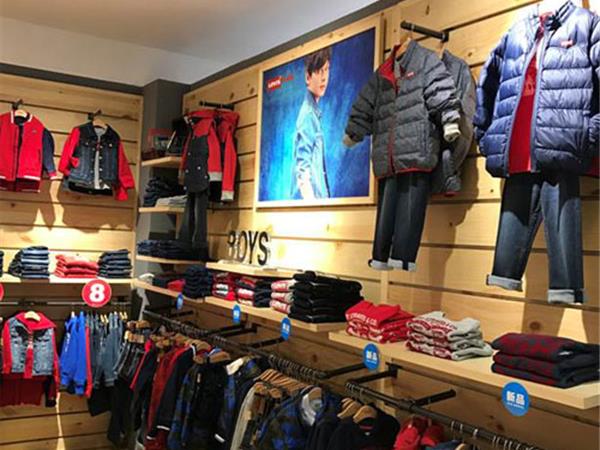 李维斯童装店铺展示