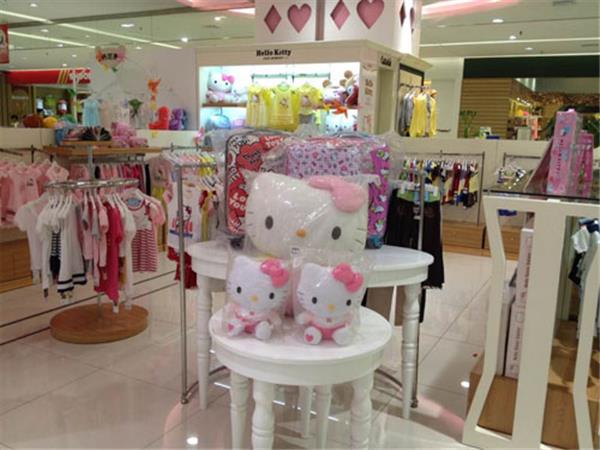 HELLO KITTY童装店铺展示