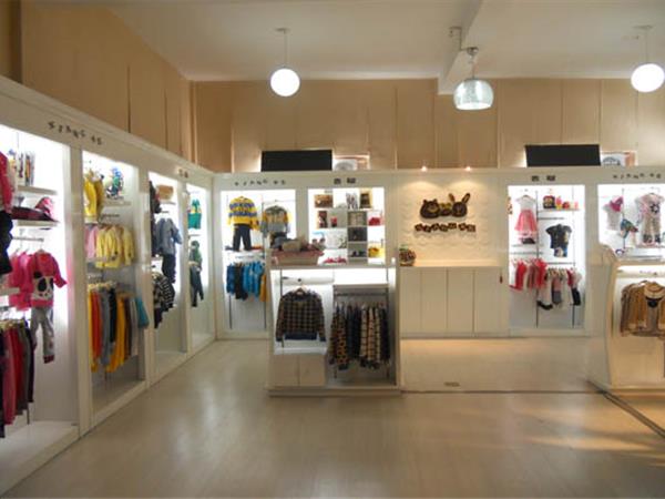 香柯童装店铺展示